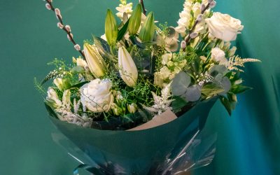 A Florist’s Guide to Writing Sympathy Card Messages